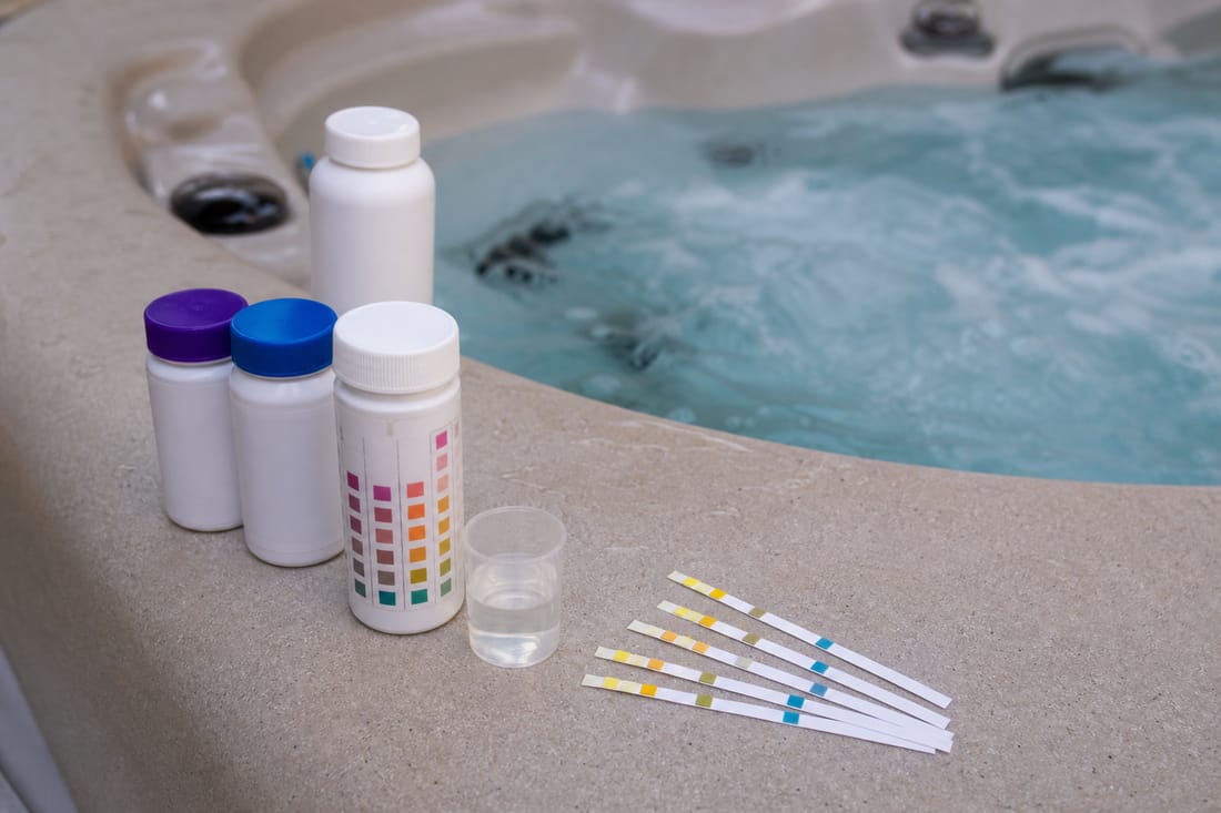 Beispiel: Wassertest bei der Whirlpool-Wasserpflege